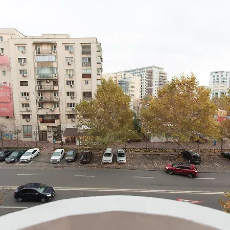 Bright With Balcony In Apartamento