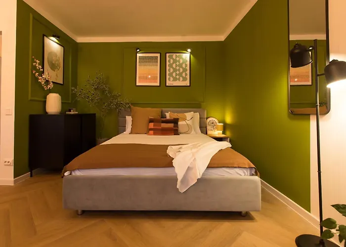 Bright With Balcony In Bucharest