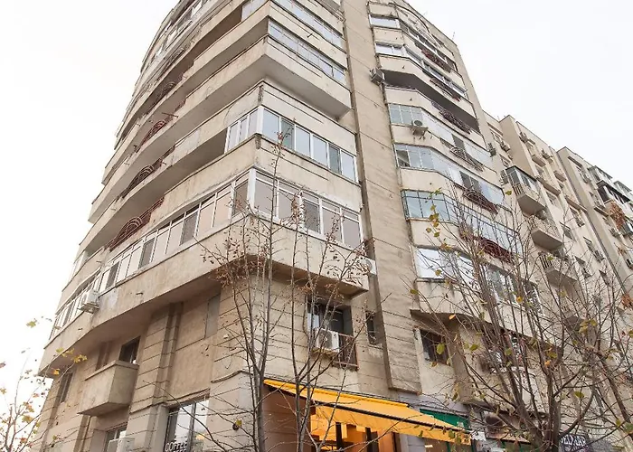 Bright With Balcony In Апартаменти Бухарест