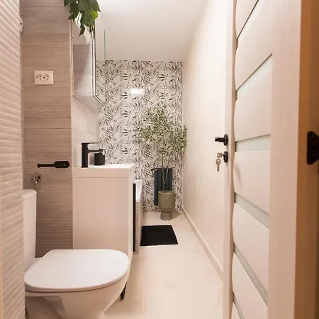 Apartment Bright With Balcony In Bukarest