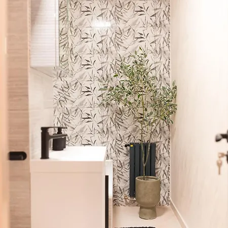 Apartment Bright With Balcony In Bukarest