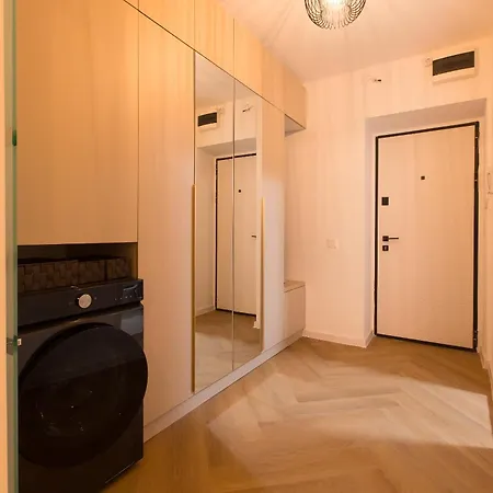 Apartment Bright With Balcony In Bukarest