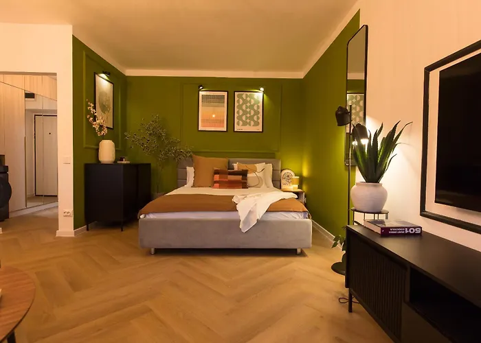 Bright With Balcony In Apartament