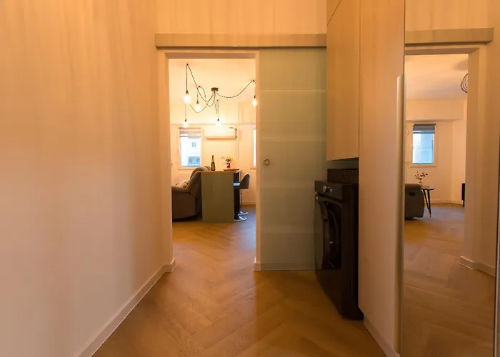 Bright With Balcony In Apartament