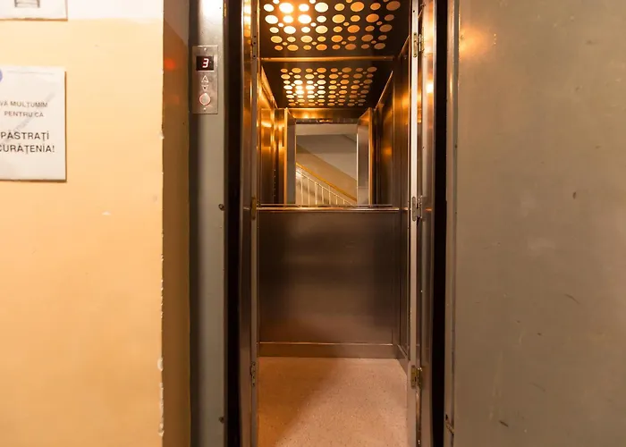 Bright With Balcony In Apartament *