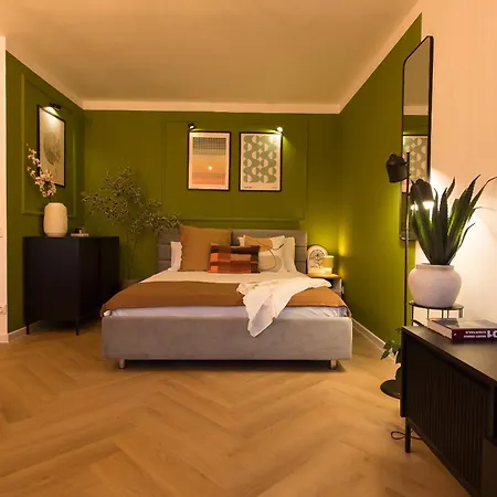 Bright With Balcony In Appartement